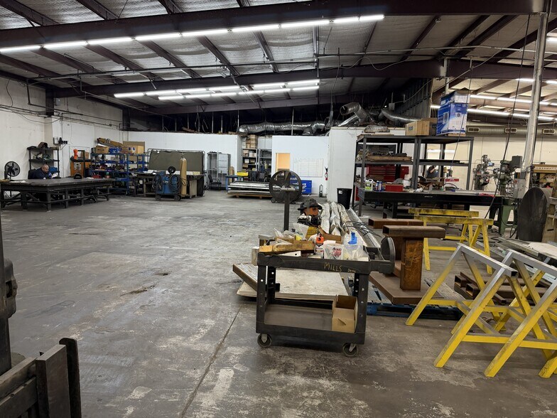 More Photos Of 3333 E Loop 820 S, Fort Worth Warehouse For Lease