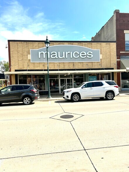 Primary Photo Of 17 N Frederick Ave, Oelwein Storefront For Sale