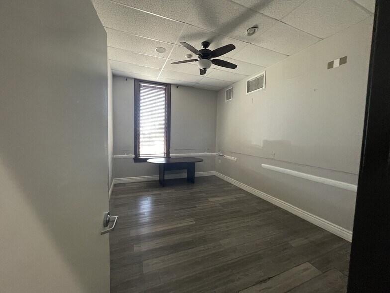 More Photos Of 10702 W Peoria Ave, Sun City Freestanding For Lease