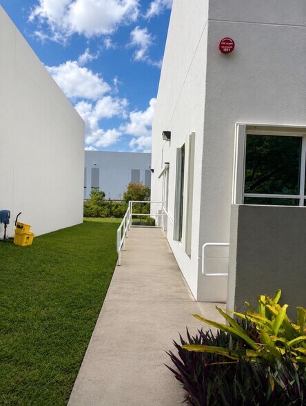 More Photos Of 10871 NW 33rd St, Miami Warehouse For Lease