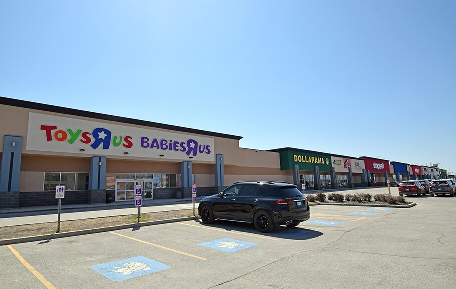 More Photos Of 1910 Pembina Hwy S, Winnipeg Freestanding For Lease