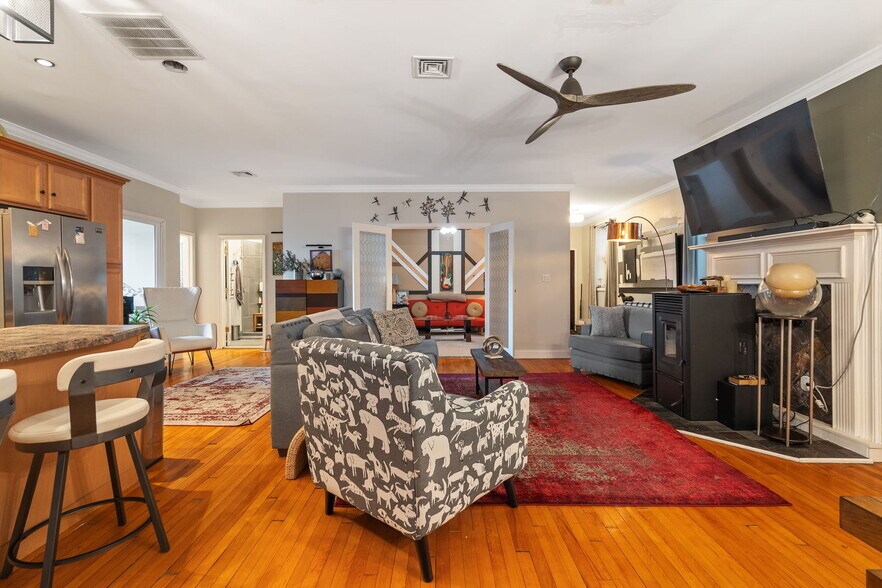 More Photos Of 140 Clinton St, Schenectady Storefront Retail Residential For Lease