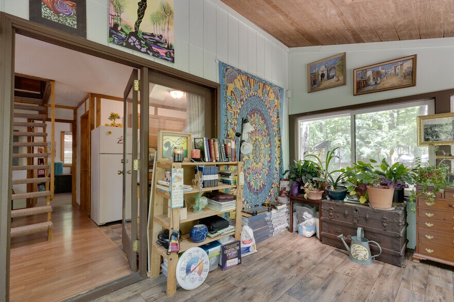More Photos Of 11 Mountainside Dr, Berkeley Springs Specialty For Sale