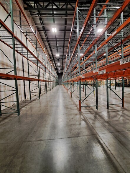 More Photos Of 4030 Deerpark Blvd, Elkton Warehouse For Lease