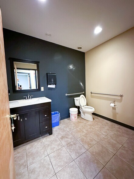 More Photos Of 8100 Ohio River Blvd, Emsworth Office For Lease