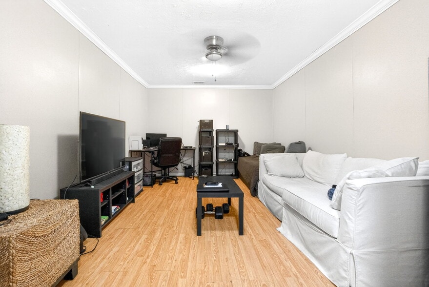 More Photos Of 1049 County Road 539, Valley Flex For Sale