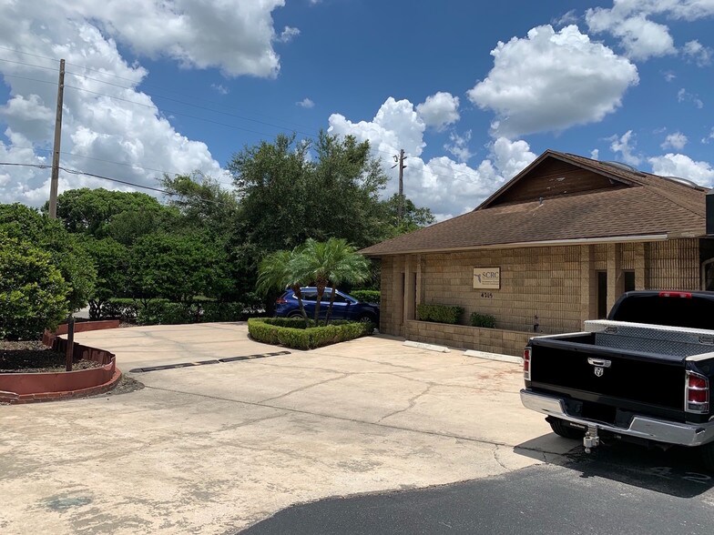 More Photos Of 4215 Edgewater Dr, Orlando Office For Lease