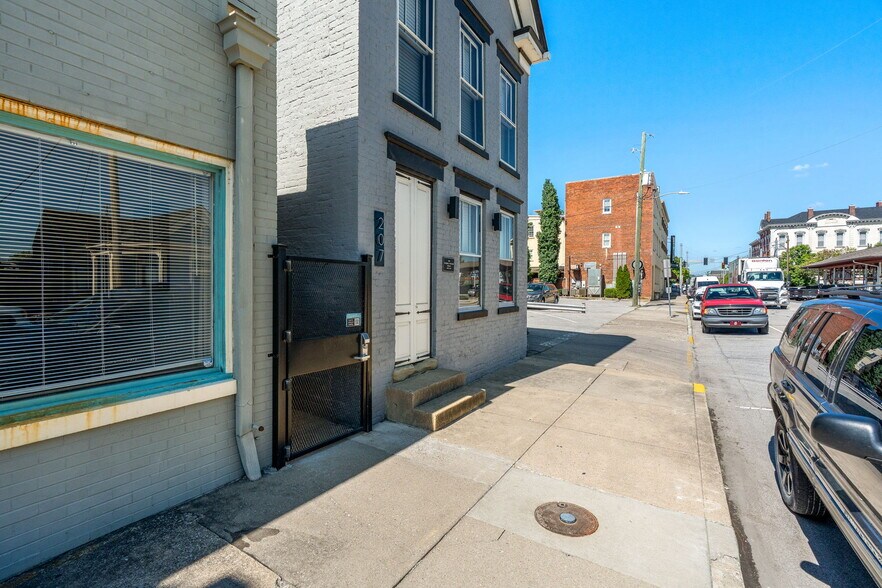 More Photos Of 207 Bank St, New Albany Apartments For Sale
