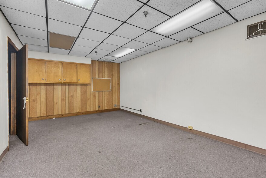 More Photos Of 330 Upton Ave, Battle Creek Warehouse For Sale