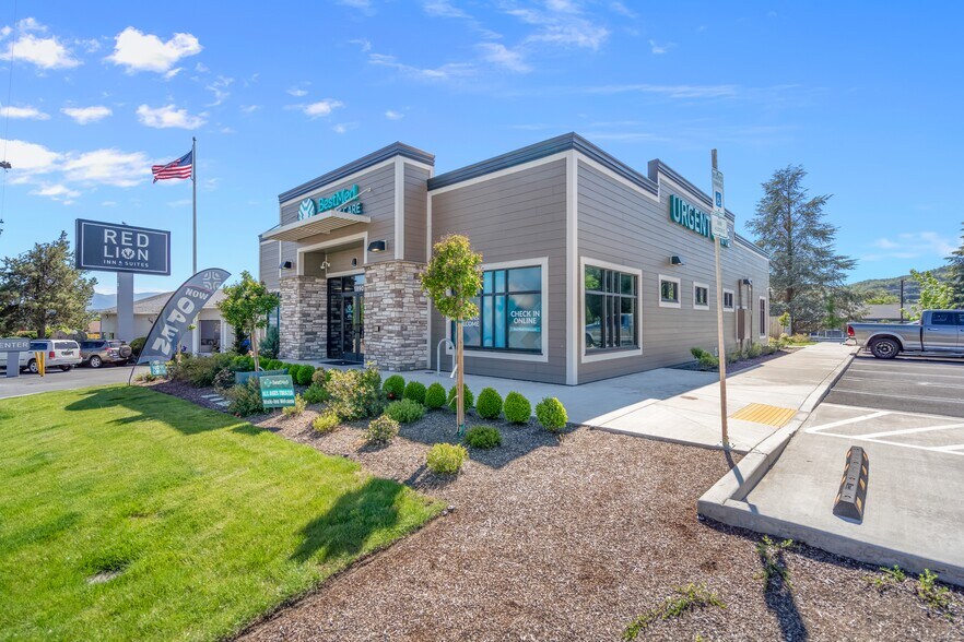 More Photos Of 1890 NW 6th St, Grants Pass Skilled Nursing Facility For Sale