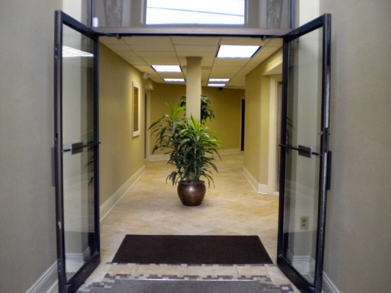 More Photos Of 27 Warren St, Hackensack Office For Lease