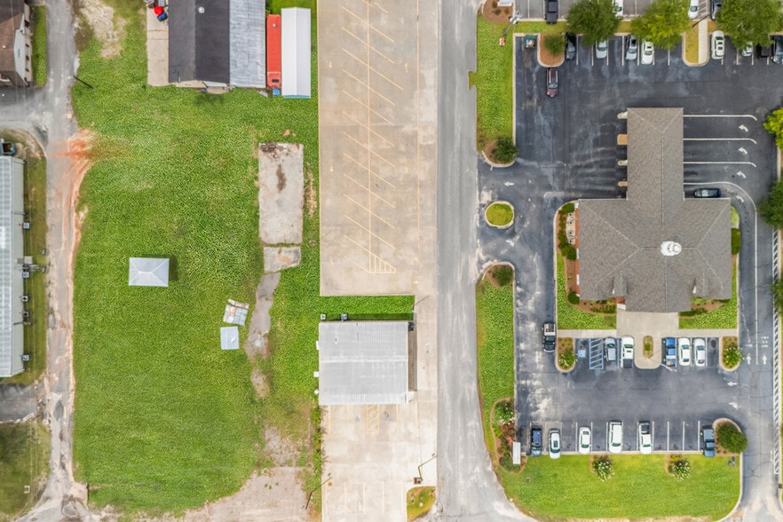 More Photos Of 697 W Cherry St, Jesup Restaurant For Sale