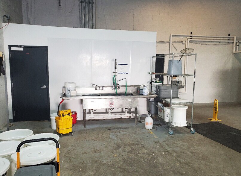 More Photos Of 1503-1505 Alum Creek Dr, Columbus Warehouse For Sale