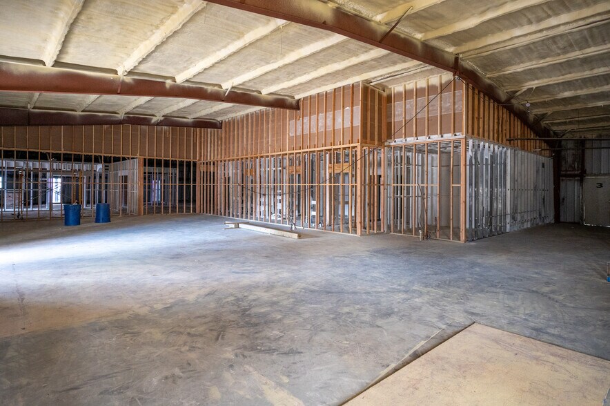 More Photos Of 211 S Magnolia St, Woodville Flex For Sale