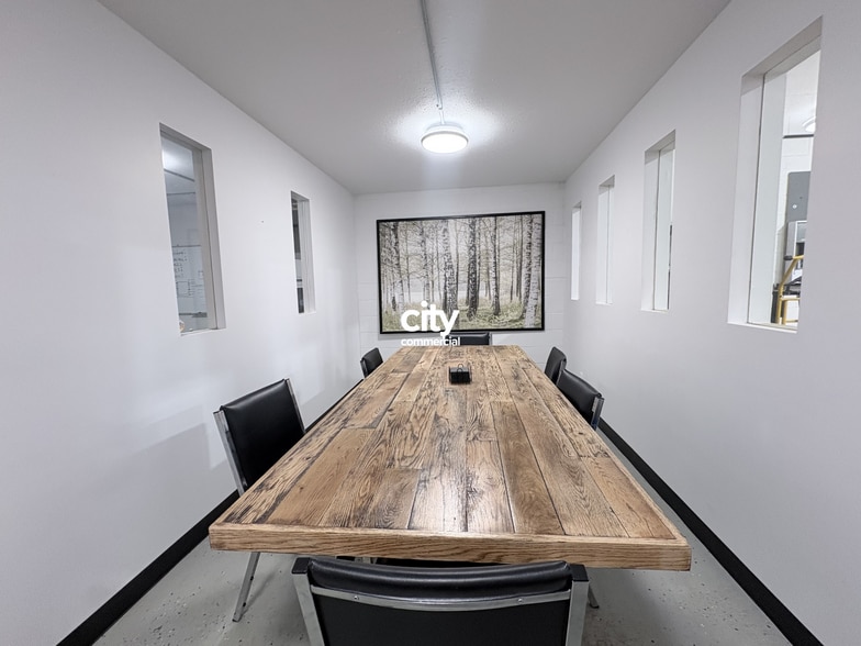 More Photos Of 10555 111th St NW, Edmonton Industrial For Sale