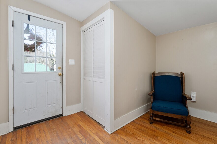 More Photos Of 13 Park Ave, Hadley Restaurant For Sale