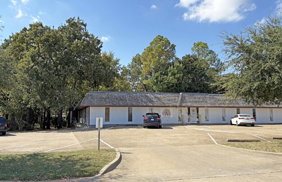Primary Photo Of 605 Avalon Dr, Seagoville Medical For Lease