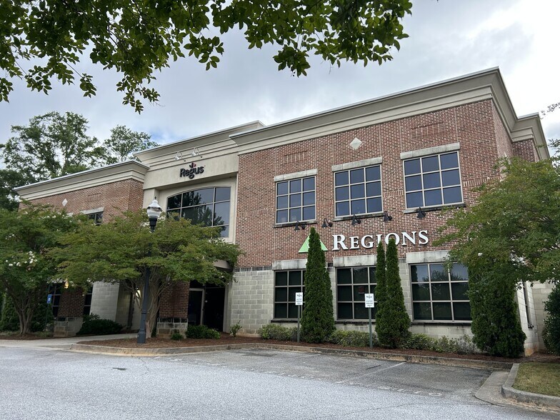 More Photos Of 320 W Lanier Ave, Fayetteville Office For Lease