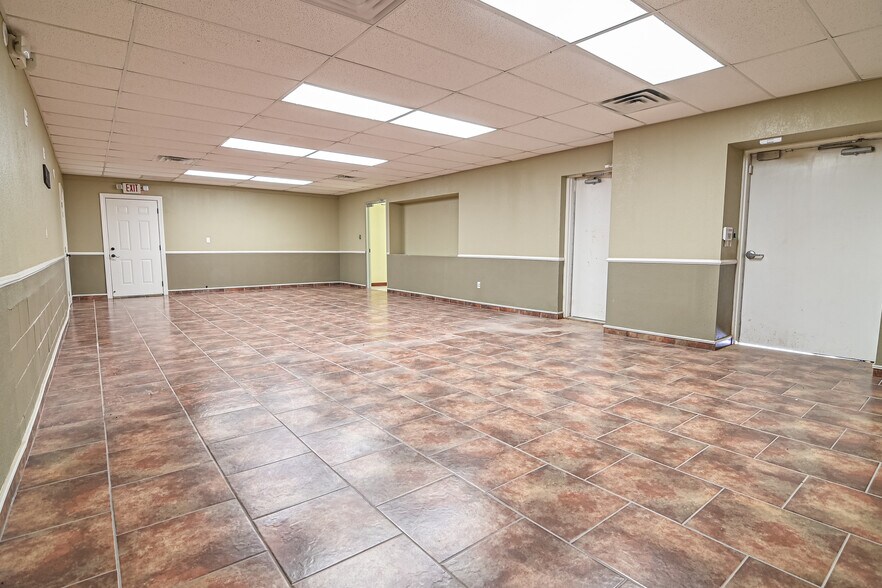 More Photos Of 1501 N Fairgrounds Rd, Midland Office For Sale