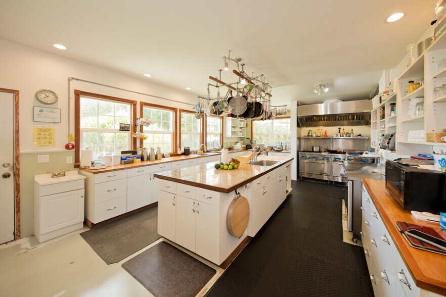 More Photos Of 94-2152 S Point Rd, Naalehu Hotel For Sale