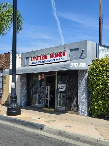 More Photos Of 1611 S Main St, Santa Ana Storefront For Lease