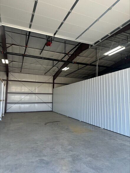 More Photos Of 14600 N US Highway 169, Smithville Self Storage For Lease