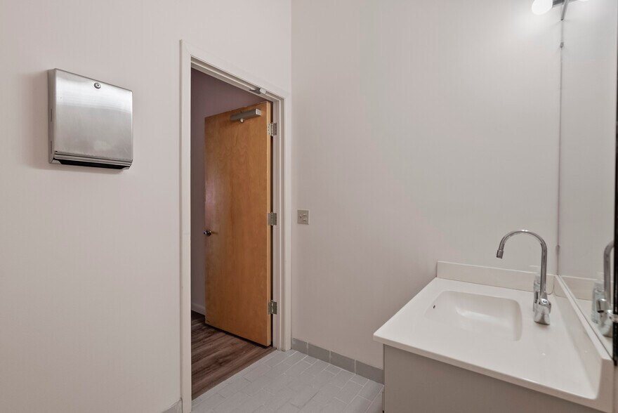 More Photos Of 900 SE Ocean Blvd, Stuart Medical For Lease