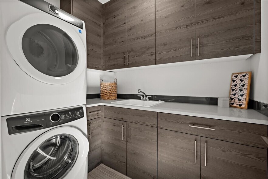 More Photos Of 8057 SE 19th Ave, Portland Apartments For Sale