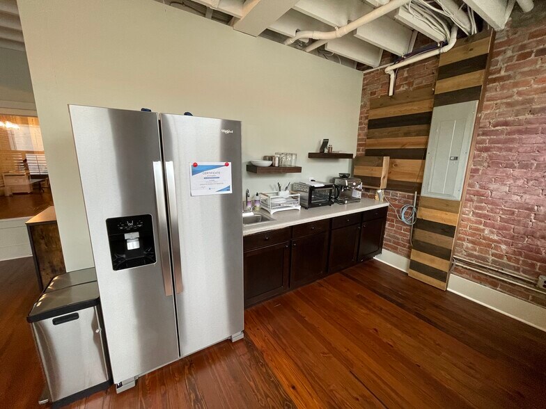 More Photos Of 463 King St, Charleston Storefront Retail Office For Lease