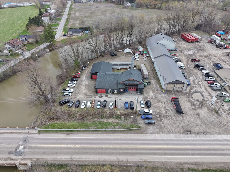 More Photos Of 11 Rue Notre-Dame, Berthierville Manufacturing For Sale