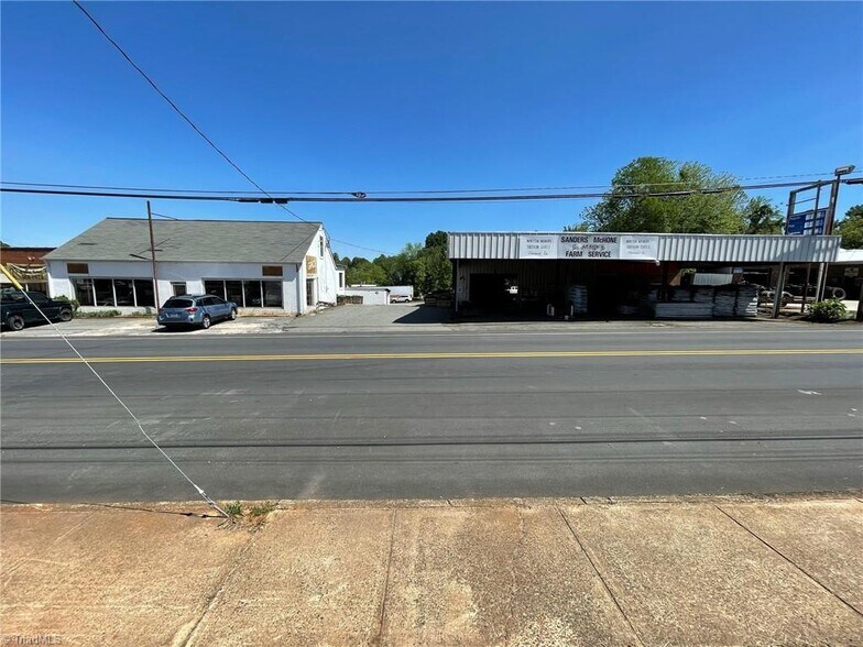 More Photos Of 607 Main, Pilot Mountain Storefront Retail Residential For Sale