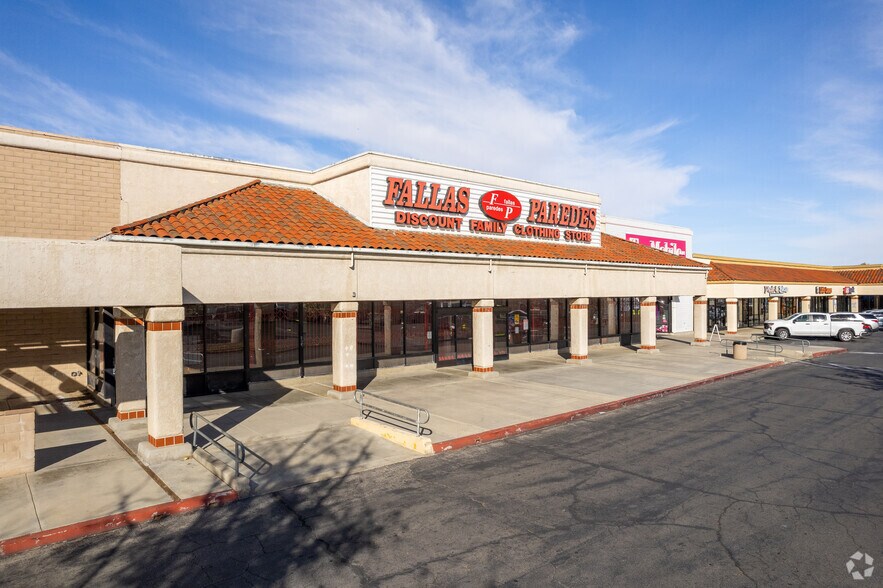 Primary Photo Of 1743 E Palmdale Blvd, Palmdale Department Store For Lease
