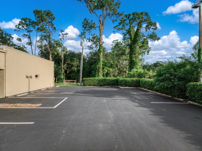 More Photos Of 33 Ryant Blvd, Sebring Medical For Sale