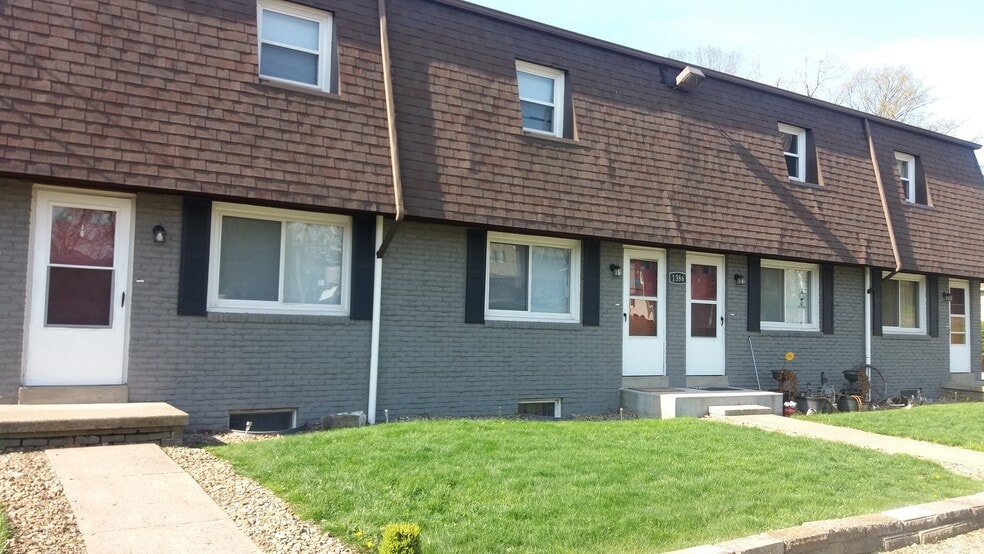 Primary Photo Of 1386 Lincoln Dr, Monaca Multifamily For Sale