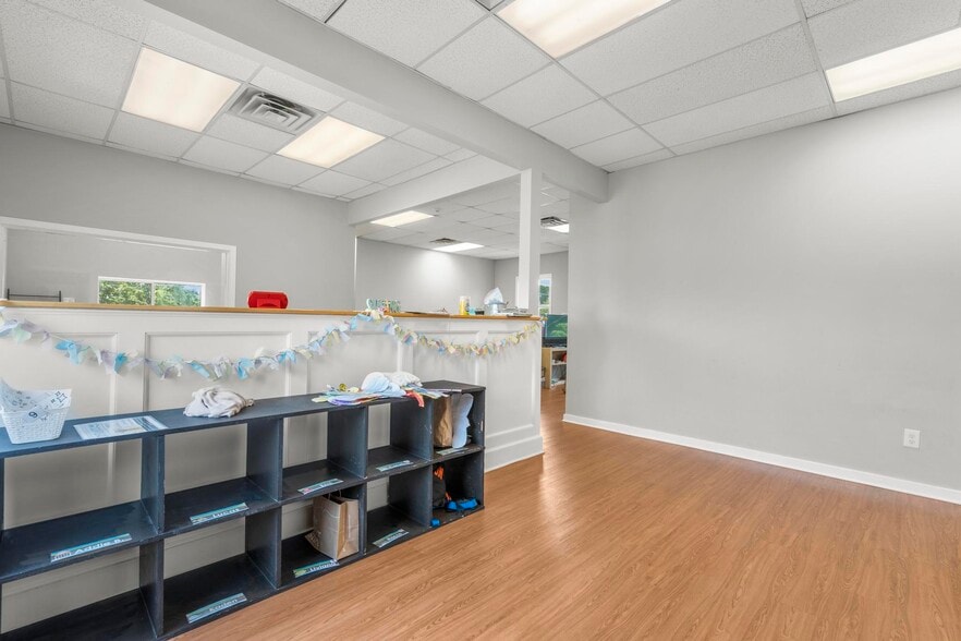 More Photos Of 151 Meadow St, Branford Storefront Retail Office For Lease