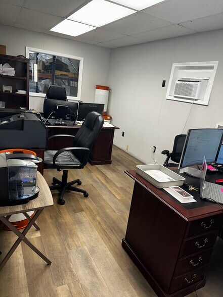 More Photos Of 209 S Main St, Oakboro Industrial For Lease