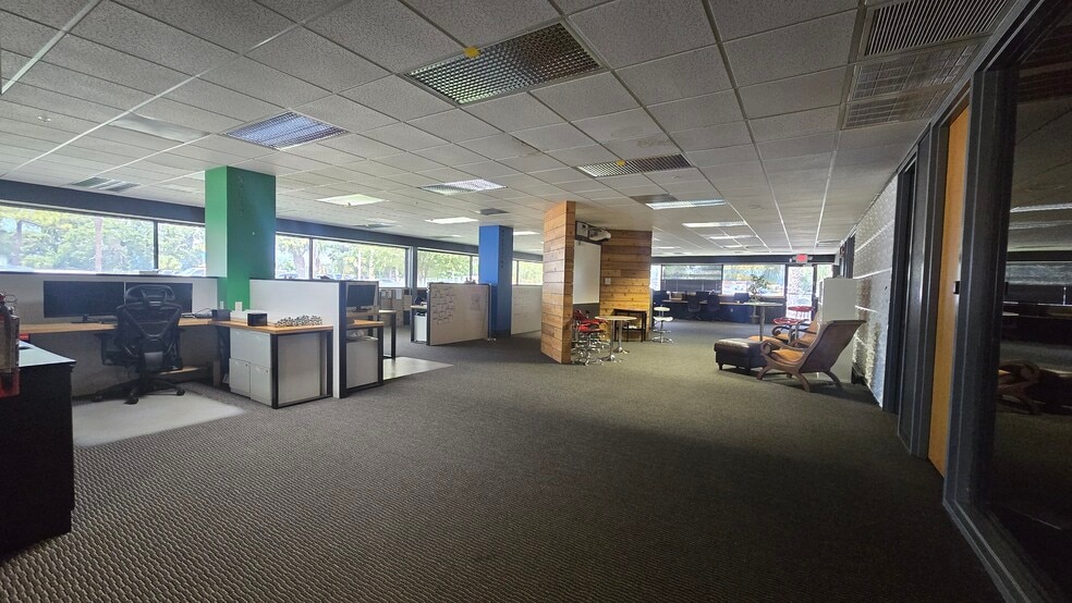 More Photos Of 13075 US Highway 19 N, Clearwater Flex For Lease