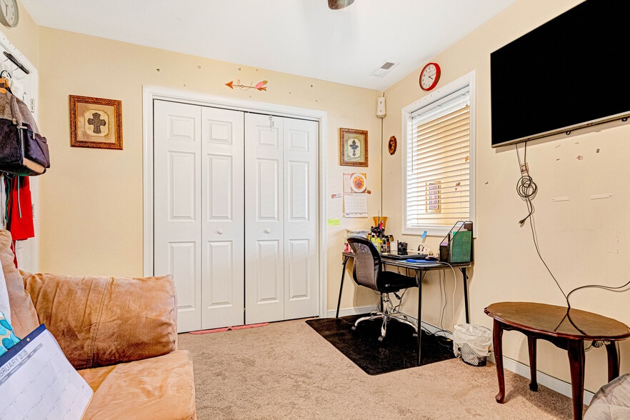 More Photos Of 10 W Williamsburg Rd, Sandston Office For Sale
