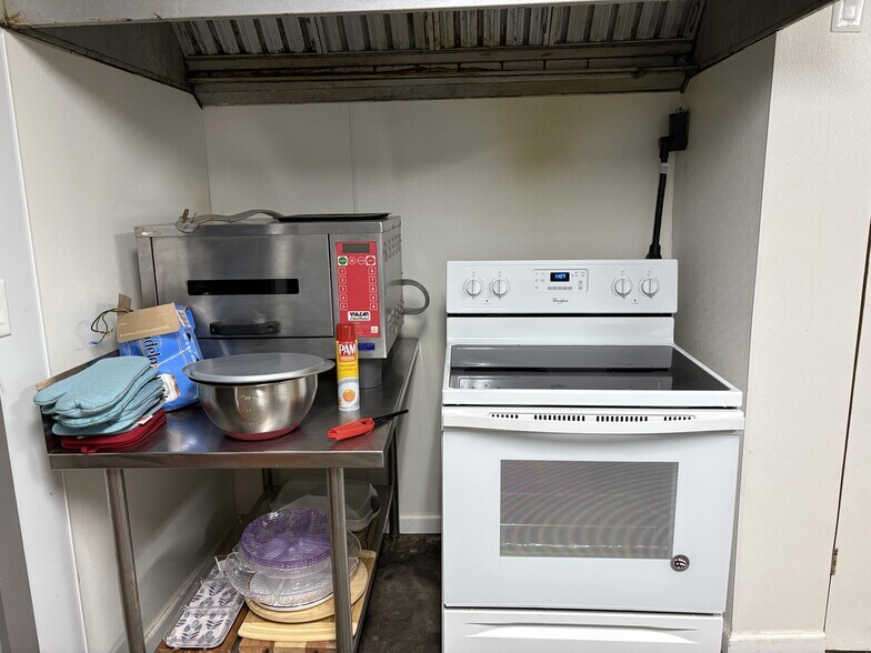 More Photos Of 3071 Jacob rd, Jacob Bar For Sale