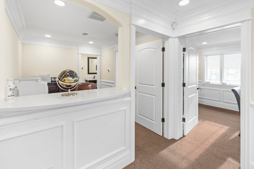 More Photos Of 10001-10005 S Roberts Rd, Palos Hills Coworking Space