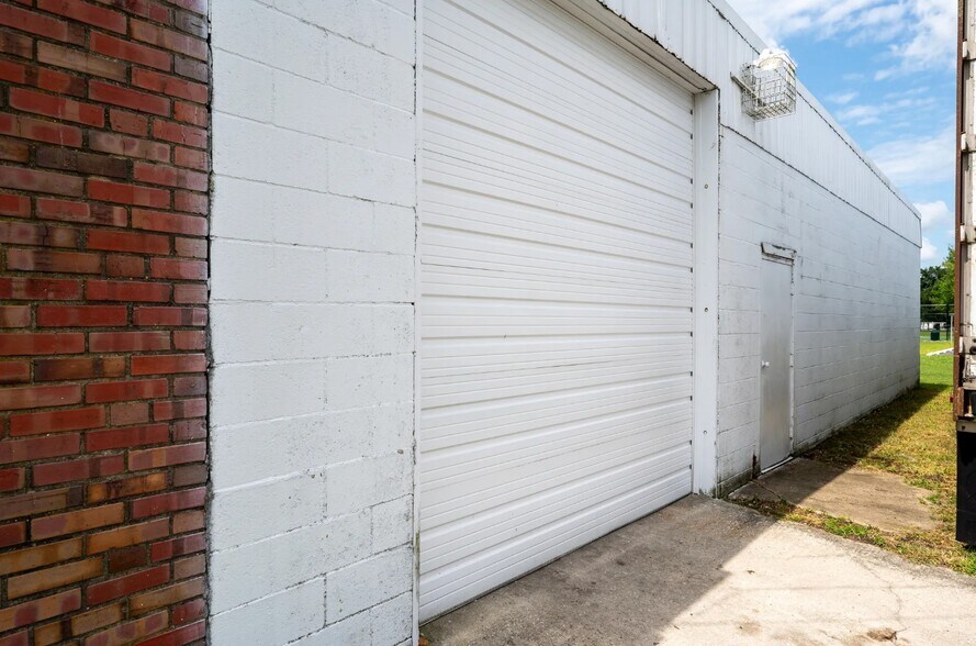 More Photos Of 111 N School St, Greensboro Warehouse For Lease