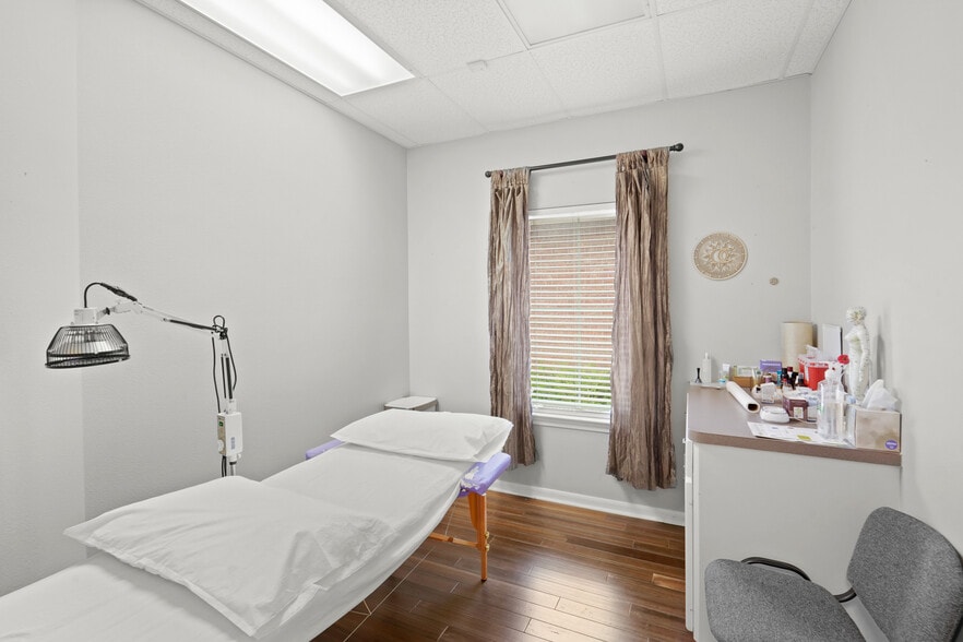 More Photos Of 1618 S Mason Rd, Katy Medical For Sale