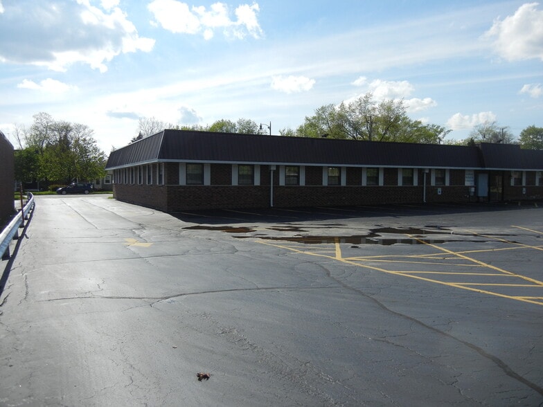 More Photos Of 929 S Main St, Lombard Office For Lease
