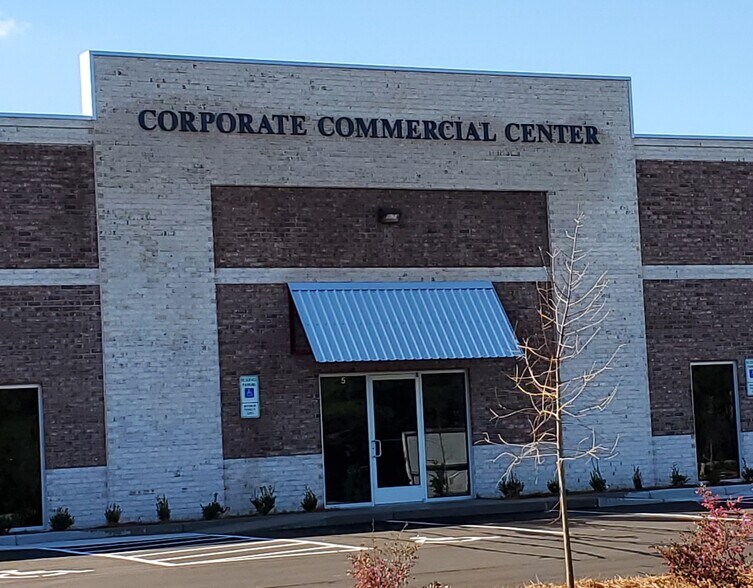More Photos Of 2011 Corporate Dr, Wilmington Showroom For Lease