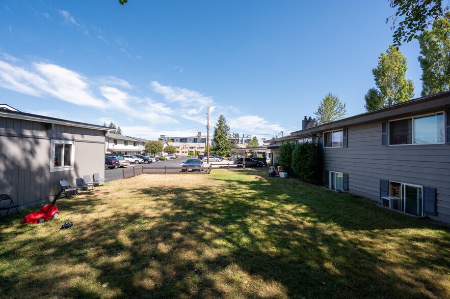 More Photos Of 1031 SW 122nd St, Seattle Apartments For Sale