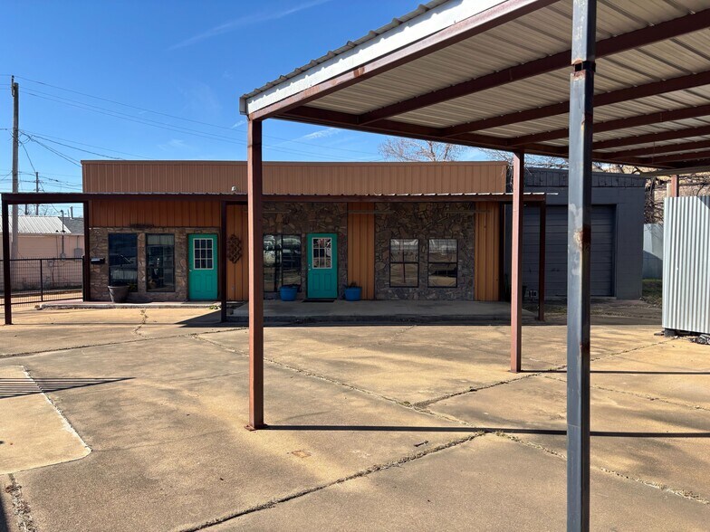 More Photos Of 9 NW Martin Luther King Ave, Idabel General Retail For Sale