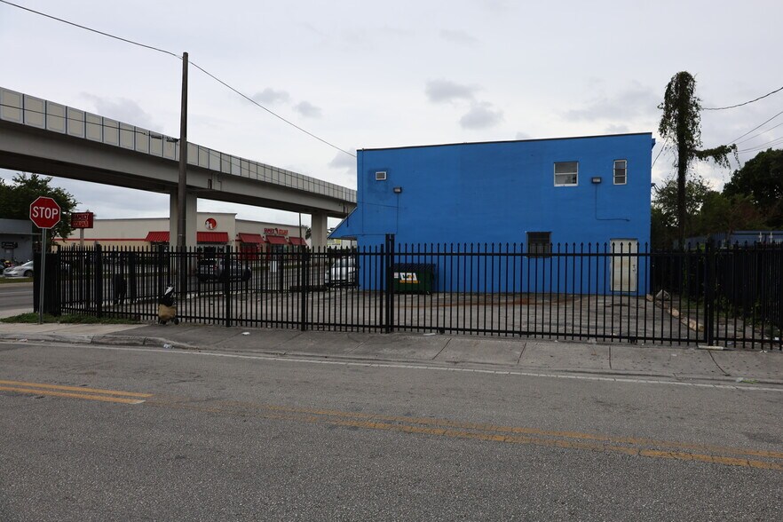 More Photos Of 4634 NW 27th Ave, Miami Freestanding For Lease