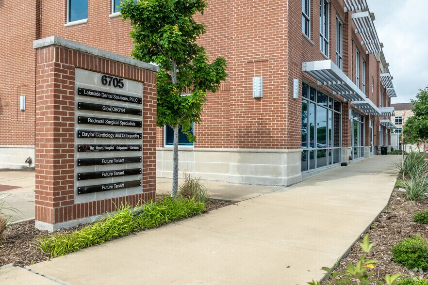 More Photos Of 6705 Heritage Pkwy, Rockwall Medical For Lease