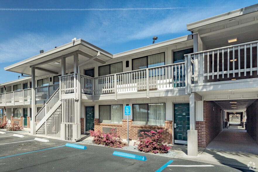 More Photos Of 584 N East St, Woodland Hotel For Sale