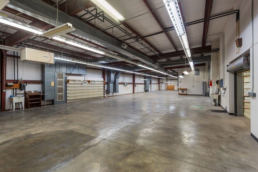 More Photos Of 13963 Timber Way, Timberville Office For Lease
